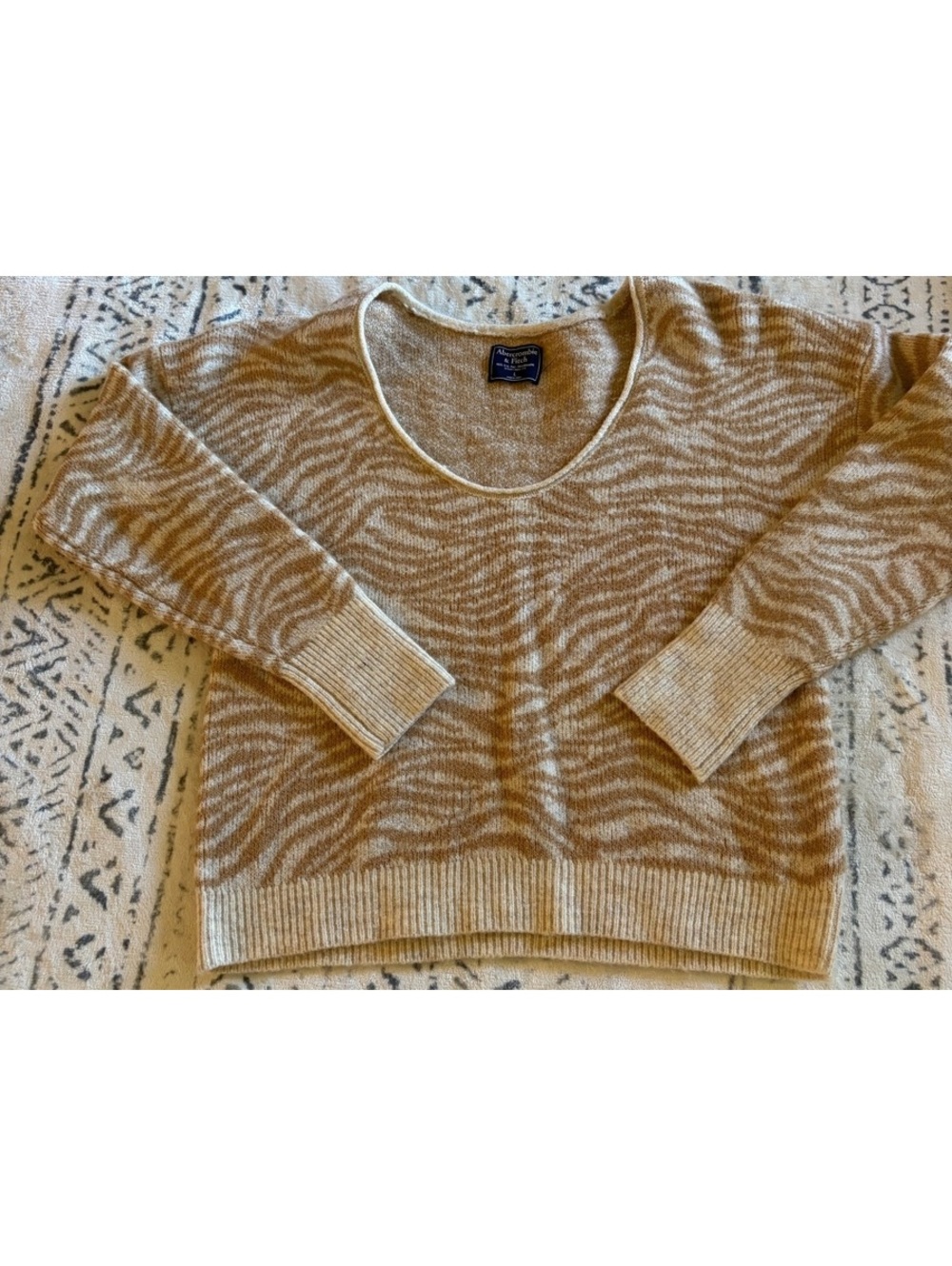 Abercrombie & Fitch vintage Women's Beige and Cream Zebra Print Sweater Size L